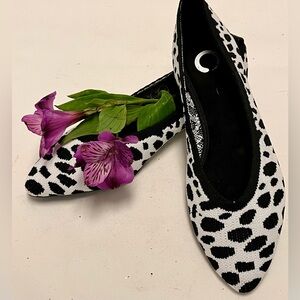 NEW Stylish Black and White Women's Flats Size 8M